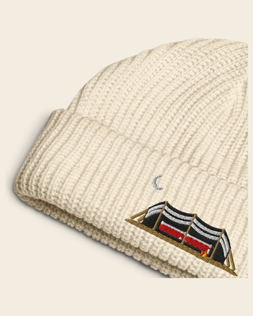 بيني المربعانية بلون قمرا: تطريز بيت الشعر عن قرب
